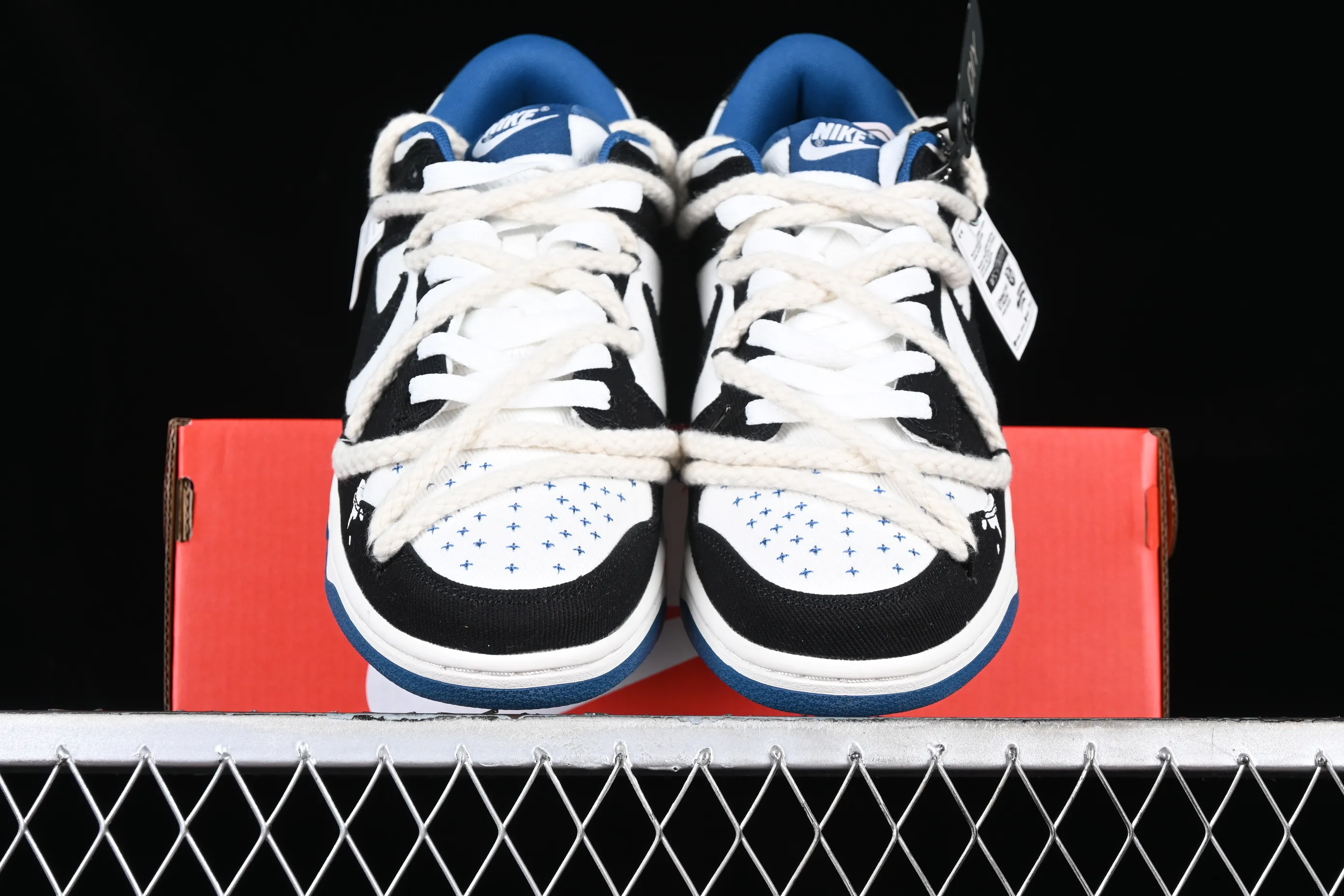All categories Nk SB Dunk Series Nk SB Dunk Low Low-top sneakers J version Nk Dunk Low Retro "Industrial Blue" Washed denim Graffiti SB strappy low-top casual sneakers DV0834-101
